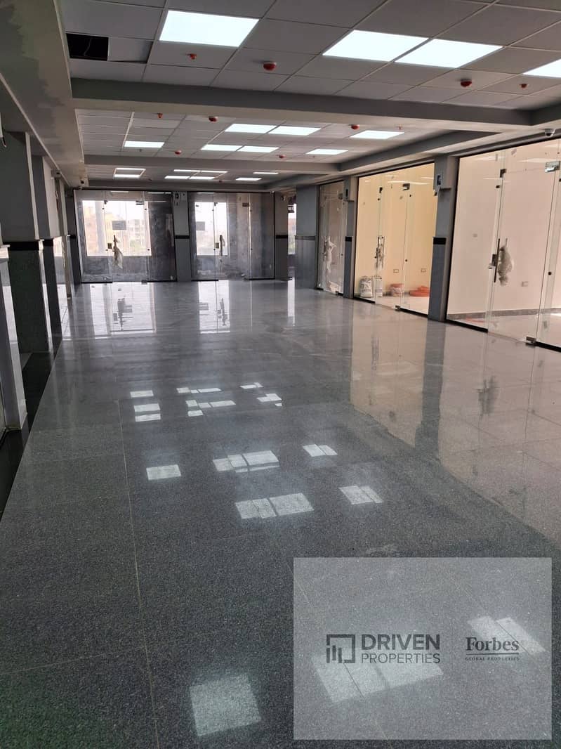 Fully Finished Ready To Move Shop for Sale By Installments in Waslet Dahshour Sheikh Zayed A Plaza - Widok 4