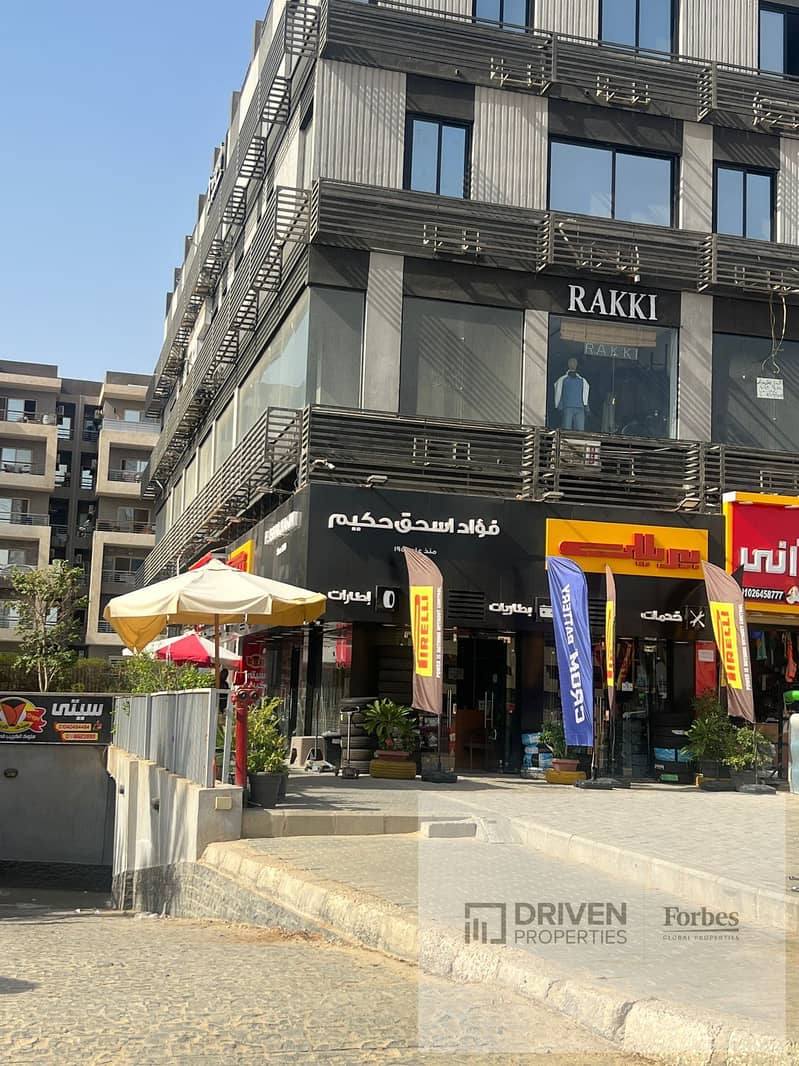 Fully Finished Ready To Move Shop for Sale By Installments in Waslet Dahshour Sheikh Zayed A Plaza - Widok 5