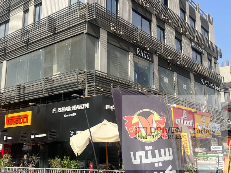 Fully Finished Ready To Move Shop for Sale By Installments in Waslet Dahshour Sheikh Zayed A Plaza - Widok 6