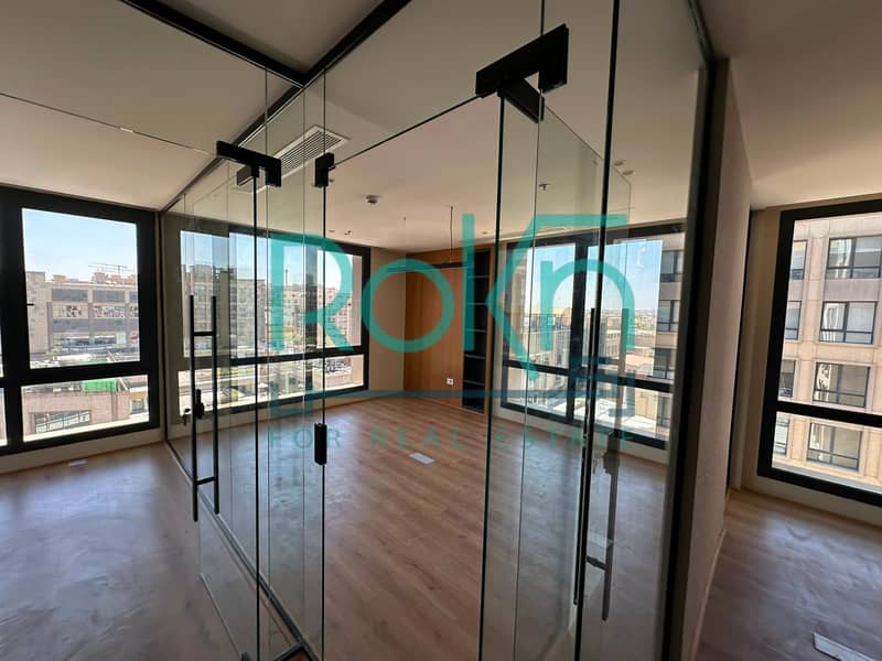 Office for rent in Arkan plaza,102sqm,fully finished with AC'S, prime view in Arkan - Altro