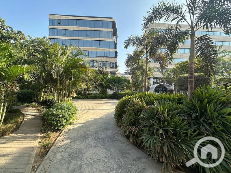Ground floor office for sale in The Polygon Mall, inside Beverly Hills Sheikh Zayed - Ansicht 5