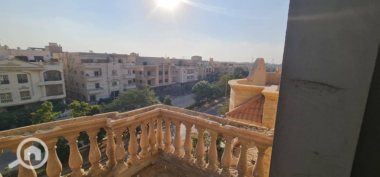220 sqm Third Floor Roof Apartment for Sale in Yasmeen | Prime Location | Immediate Delivery - Vista 4