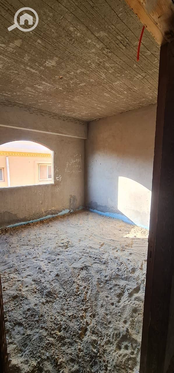 220 sqm Third Floor Roof Apartment for Sale in Yasmeen | Prime Location | Immediate Delivery - Vista 5