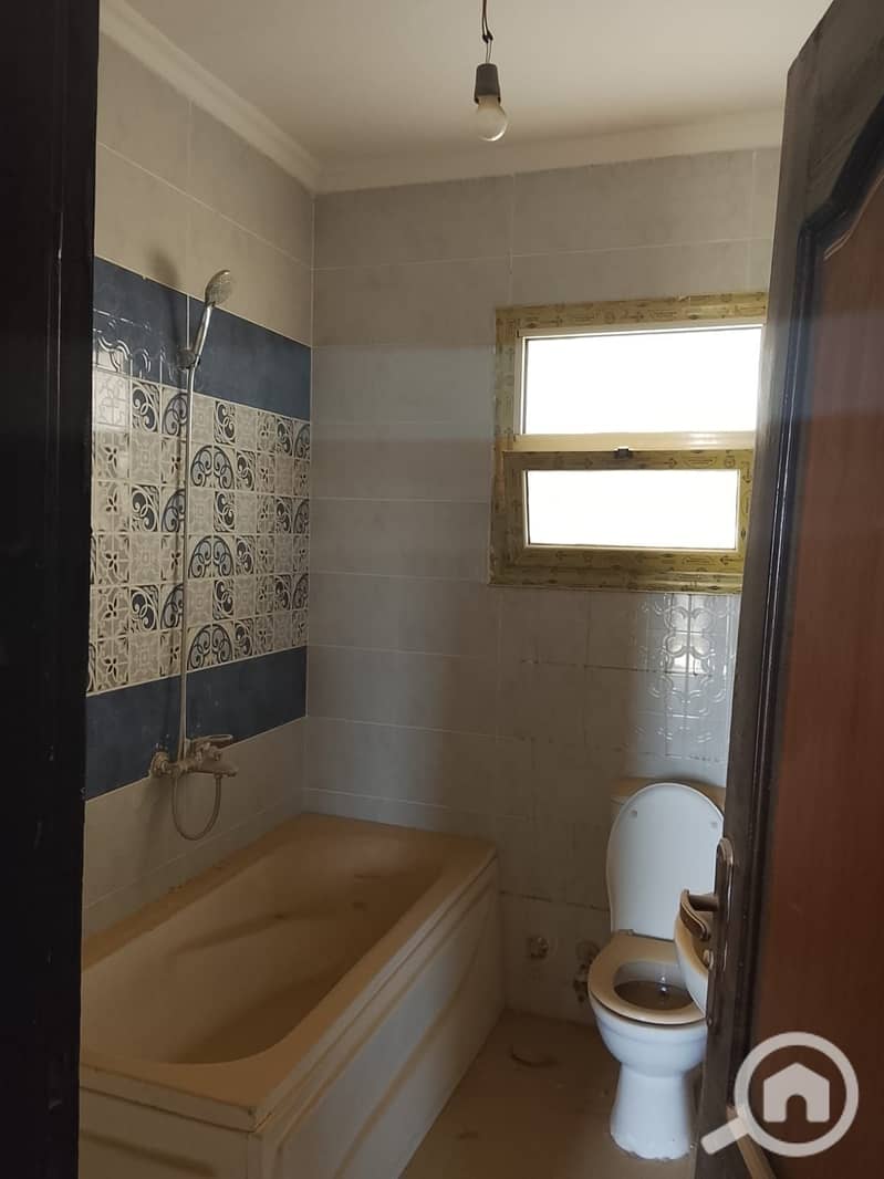 For sale an apartment in Dar Misr Compound, Al Andalus Zone 1, directly on the South 90th Street and in front of Hyde Park Compound, area 140 sqm, with a wide garden, first occupancy, very distinctive. – pohled 4