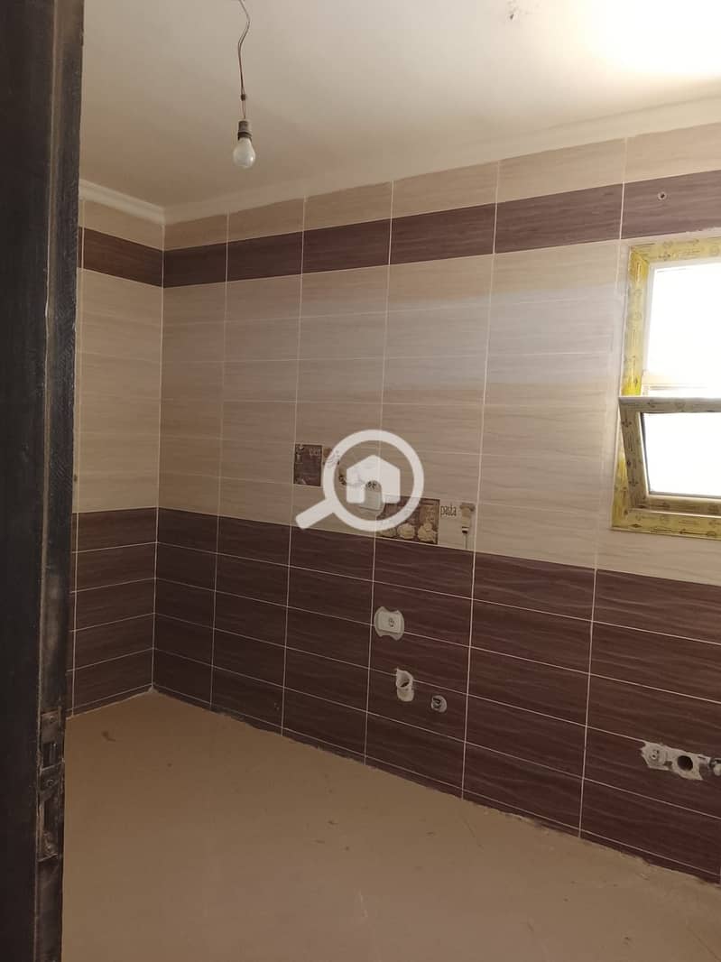 For sale an apartment in Dar Misr Compound, Al Andalus Zone 1, directly on the South 90th Street and in front of Hyde Park Compound, area 140 sqm, with a wide garden, first occupancy, very distinctive. – pohled 5