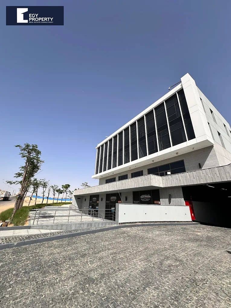 Office For Sale Fully Finished Ready To Move Perfect Location In The Hub Waterway - New Cairo – pohled 3
