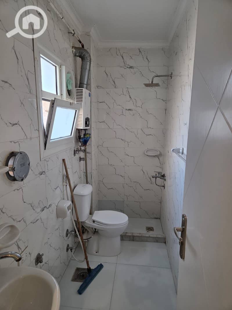 3 76470. jpg