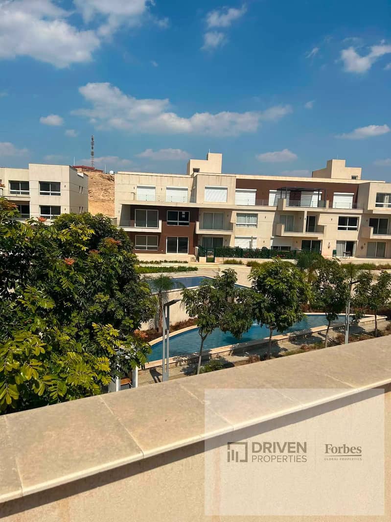 Under Market Price Townhouse 4BD For Sale In Soleya Compound Near New Giza 6th of October Giza. - Ansicht 2