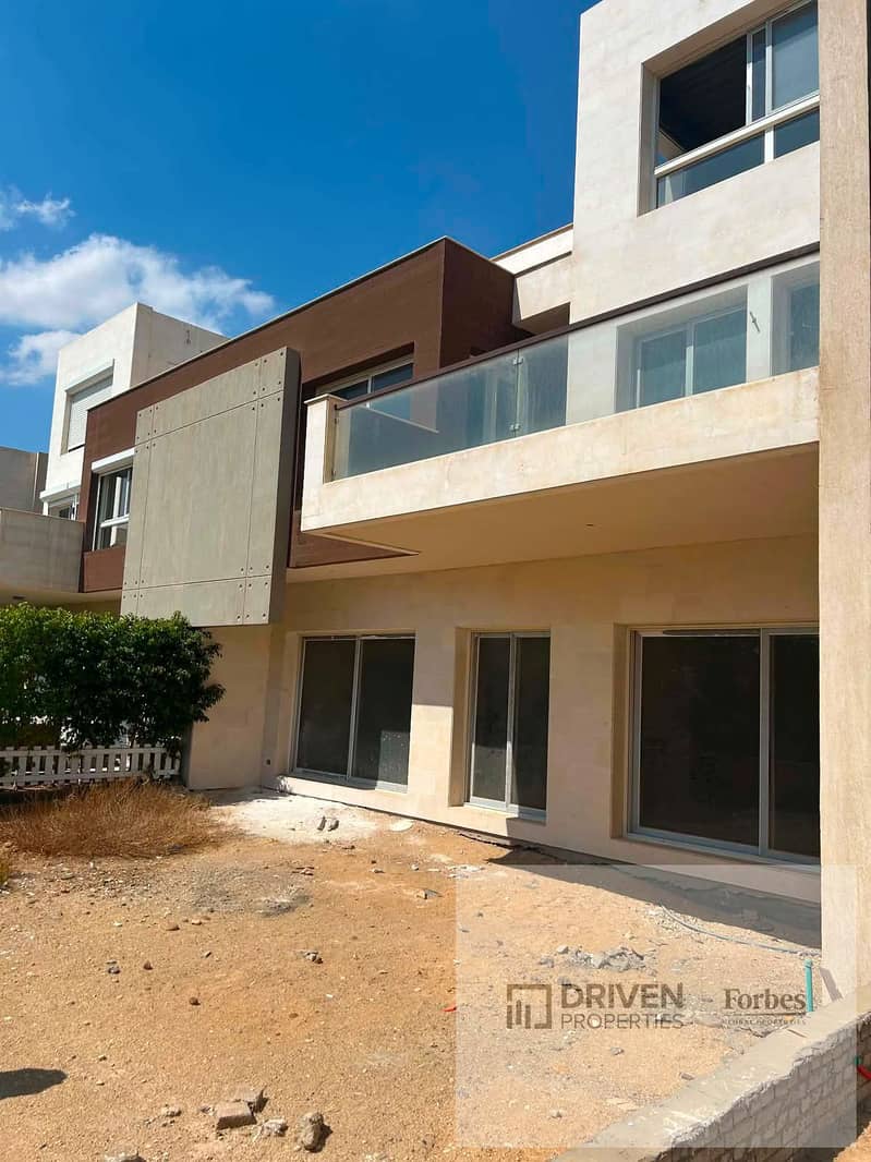 Under Market Price Townhouse 4BD For Sale In Soleya Compound Near New Giza 6th of October Giza. - Ansicht 3