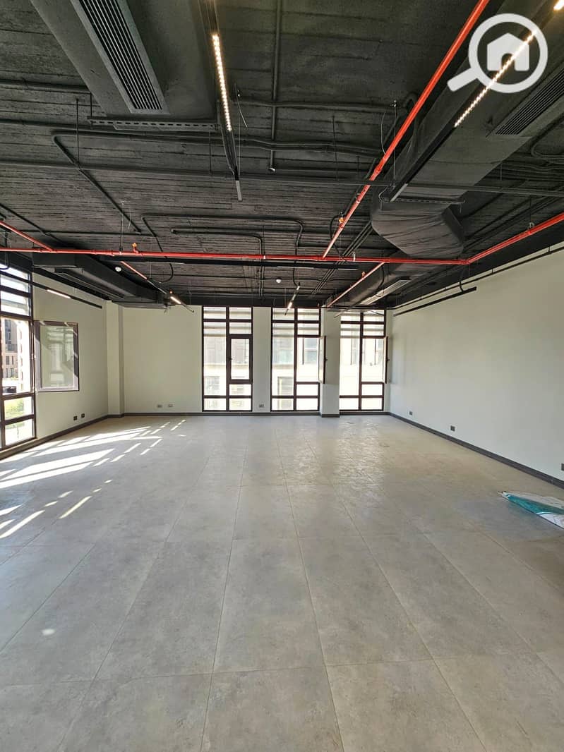 A distinguished administrative headquarters of 136m fully finished and air-conditioned for rent in the middle of the largest companies in the strongest location at District 5, New Cairo. - Ansicht 2