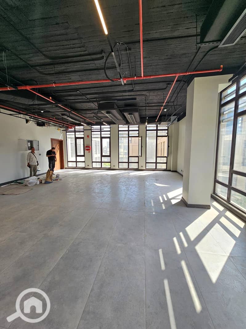 A distinguished administrative headquarters of 136m fully finished and air-conditioned for rent in the middle of the largest companies in the strongest location at District 5, New Cairo. - Ansicht 4