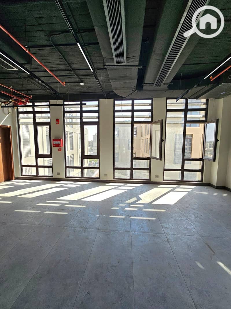 A distinguished administrative headquarters of 136m fully finished and air-conditioned for rent in the middle of the largest companies in the strongest location at District 5, New Cairo. - Mehr