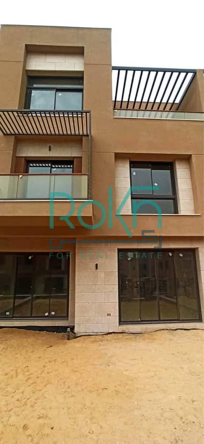 4 Bedroom Townhouse for Sale in New Cairo, Cairo - e0d40876-502d-43a3-96c9-c5fd6087e2f9. jpeg 4 Bedroom Townhouse for Sale in New Cairo, Cairo - e0d40876-502d-43a3-96c9-c5fd6087e2f9. jpeg