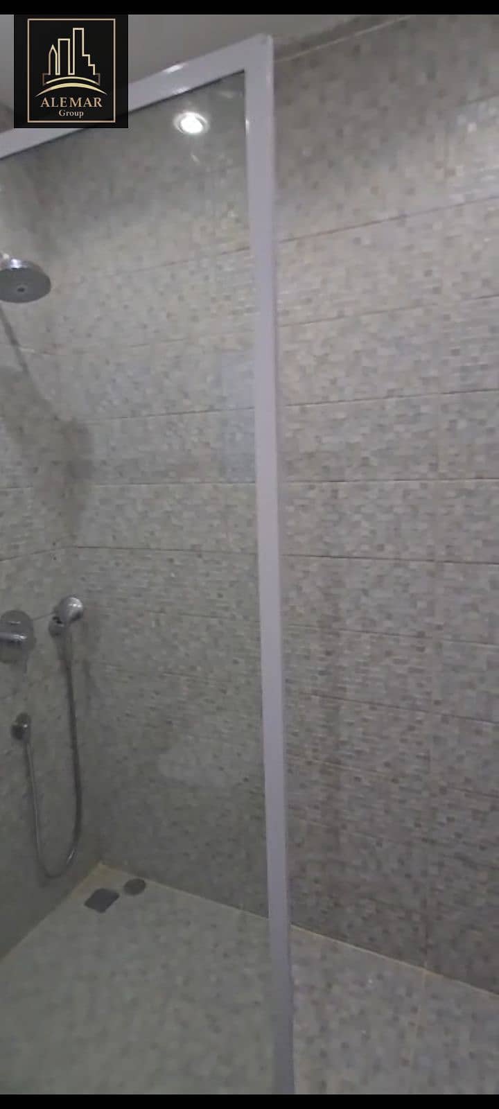 40 1000727425. jpg
