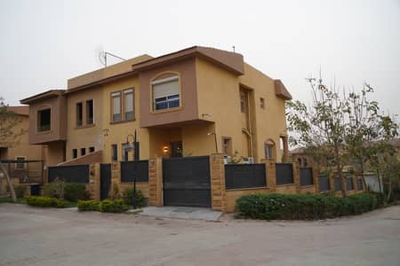 5 Bedroom Twin House for Sale in New Cairo, Cairo - فيلا فاخره للبيع بكمبوند موون فالي 2