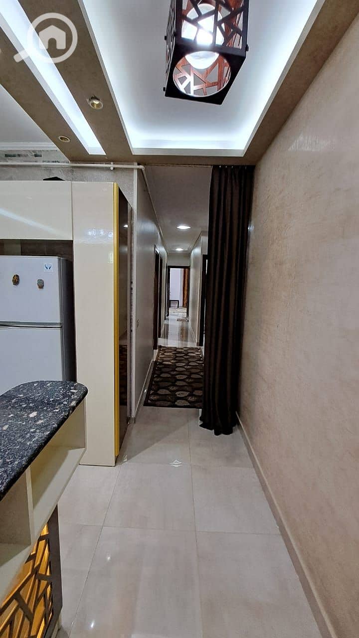 Furnished apartment for rent in Sheikh Zayed (District 8, Neighborhood 4). Prime location: close to Espana Mall, minutes from The Gate Mall, and adjacent to all amenities and transportation links. Located on the first floor of a luxury residential villa. – pohled 5
