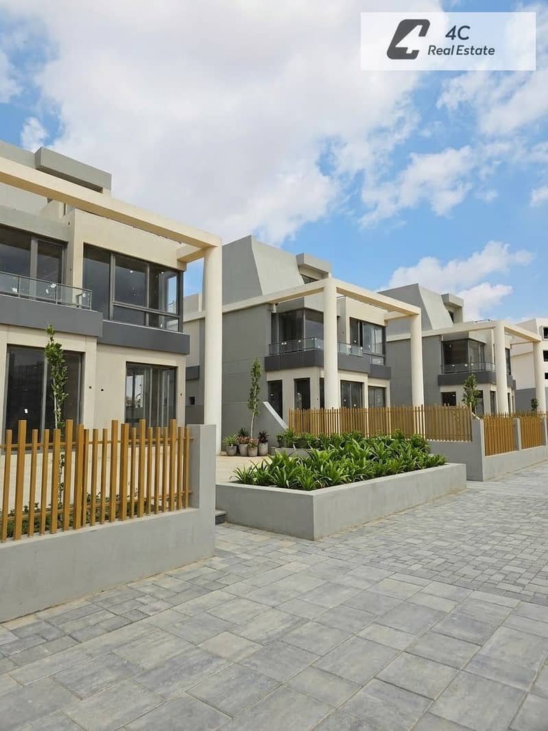 Twin house villa 260m 4 bdr ready to move prime location open lake view in Bloomfields Mostakbal City near Madinaty and Sarai - Więcej