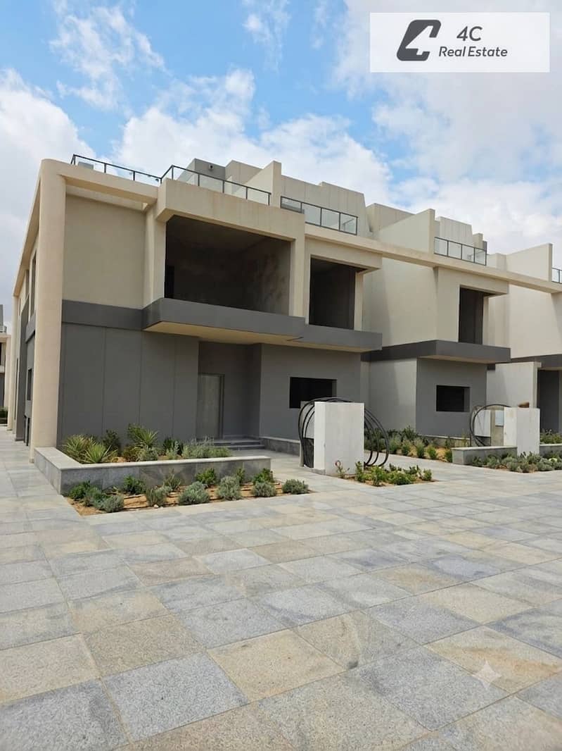 Twin house villa Ready to move 280m 4 bdr with dp & installments prime location open lake view in Bloomfields Mostakbal City near Madinaty and Sarai - Ansicht 2