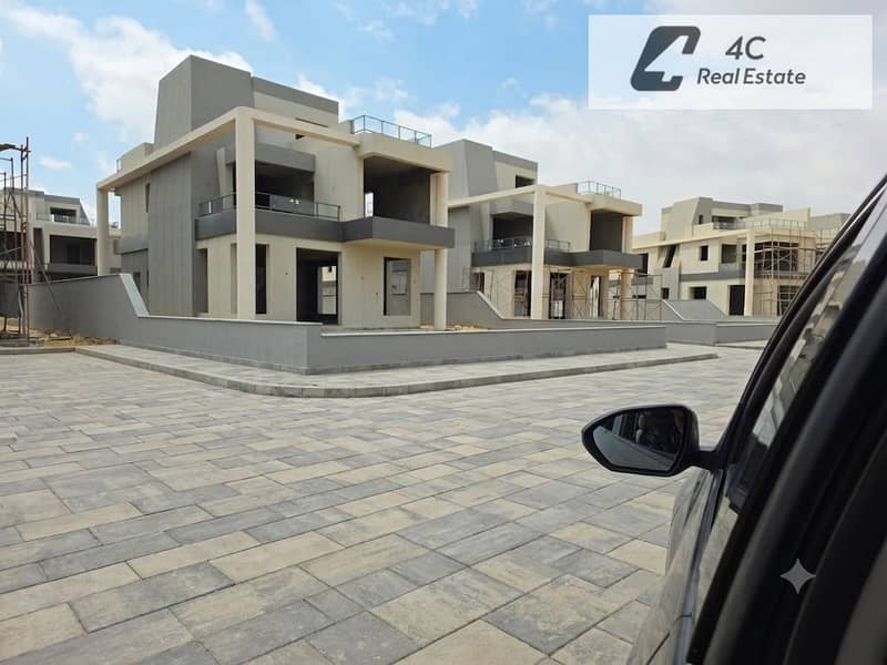 Twin house villa Ready to move 280m 4 bdr with dp & installments prime location open lake view in Bloomfields Mostakbal City near Madinaty and Sarai - Ansicht 3