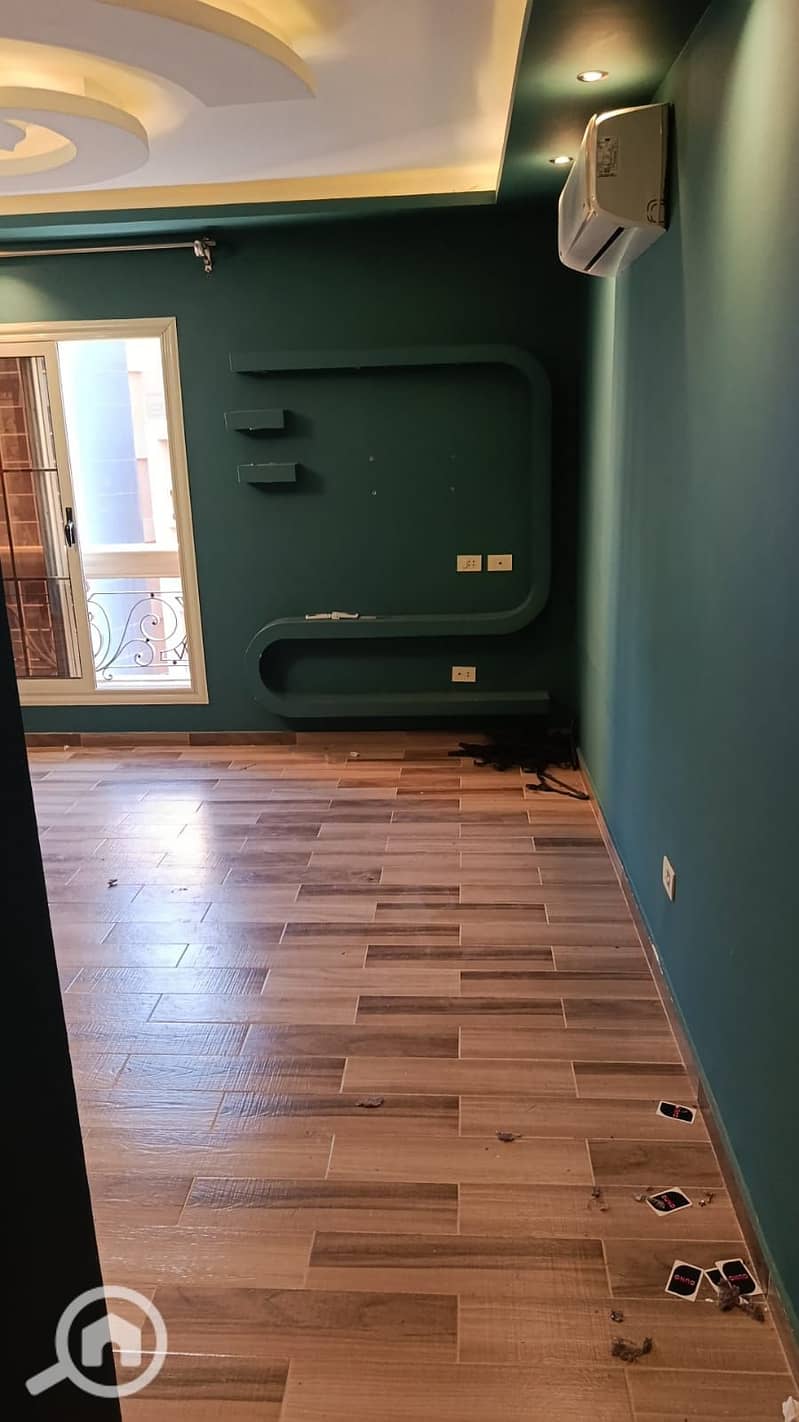 Apartment for rent, 4 rooms and 2 bathrooms in Al-Miraj Al-A'la, Carrefour Main Street, very close to the Fifty Mall. The apartment has 2 balconies, gas and internet available, a kitchen unit, a stove, and 4 air conditioners in the rooms. The apartment also has a garage space. The area of the apartment is 220 square meters, in a prime location near all services. - Ansicht 3