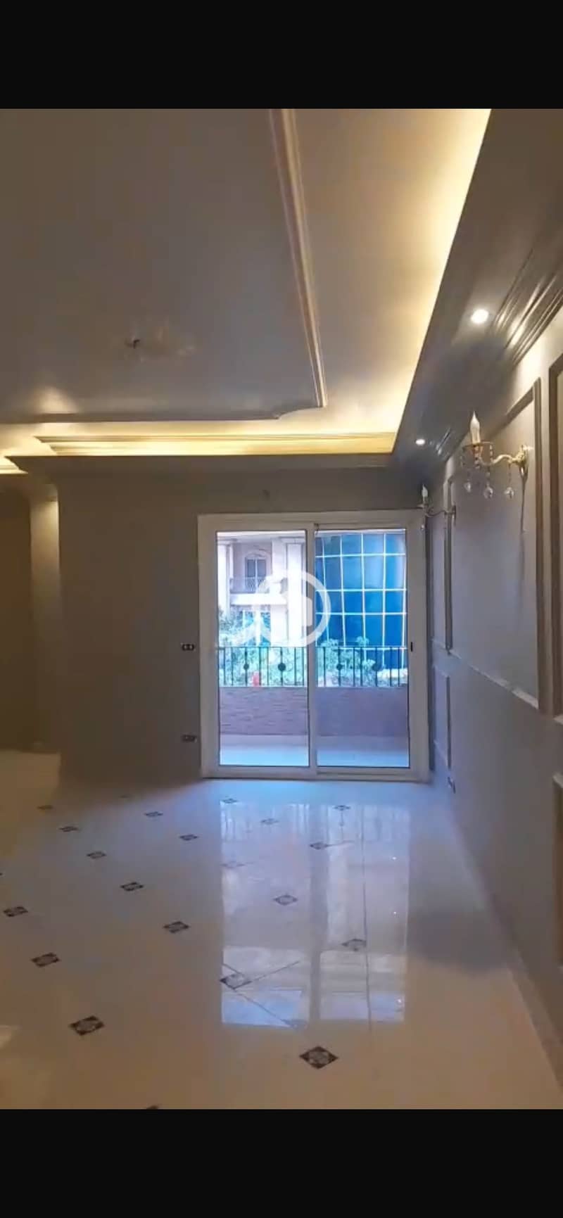 Empty apt for sale, 5th Settlement, District 5, St 28. Strategic location near South Teseen, Mohamed Naguib Axis, Choueifat, Arabella Sq and services. - Mehr