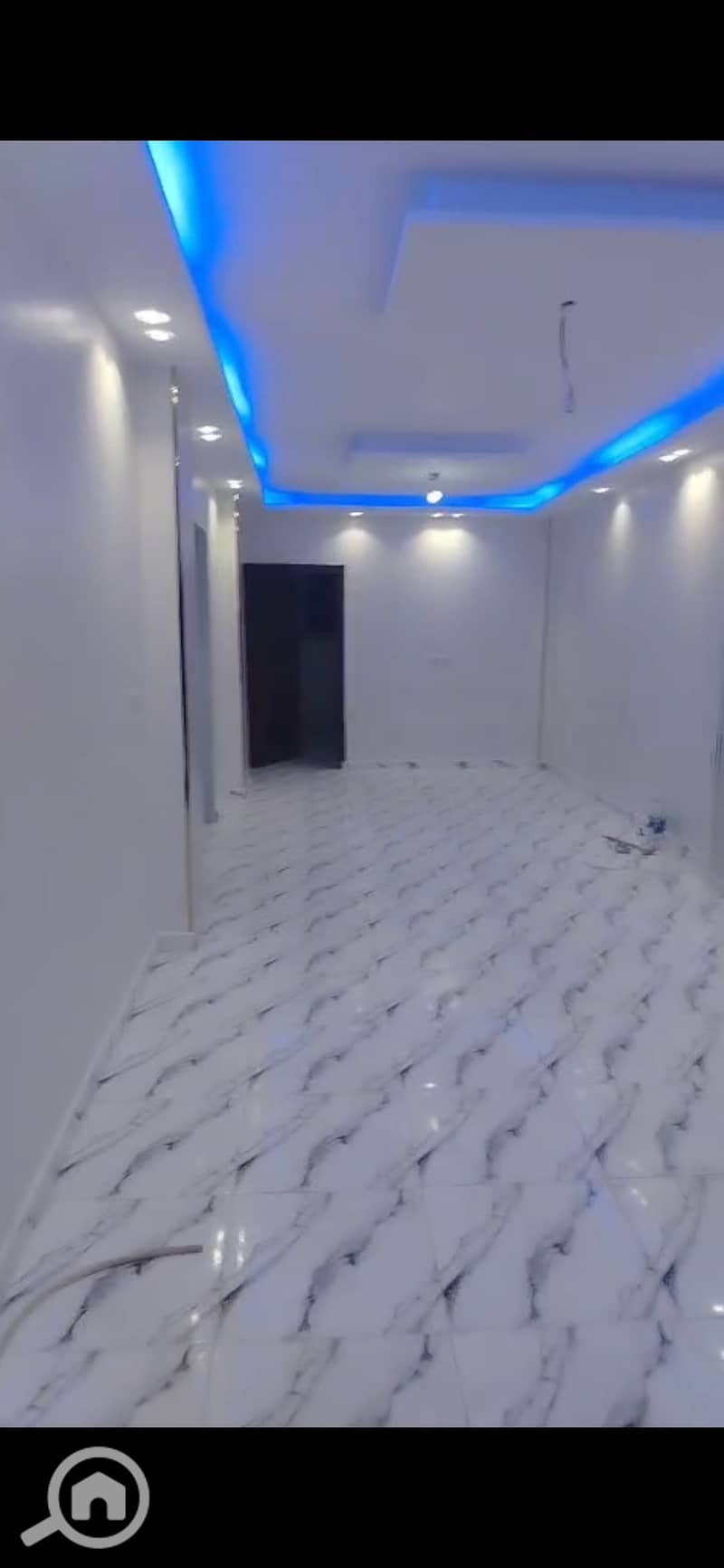 Opportunity for luxury housing and investment. Apartment for sale in Ard El-Basri, Maadi, on the second parallel street to Street 77. A prime and quiet location, near services and public transport, five minutes walk to Maadi Metro. - Więcej