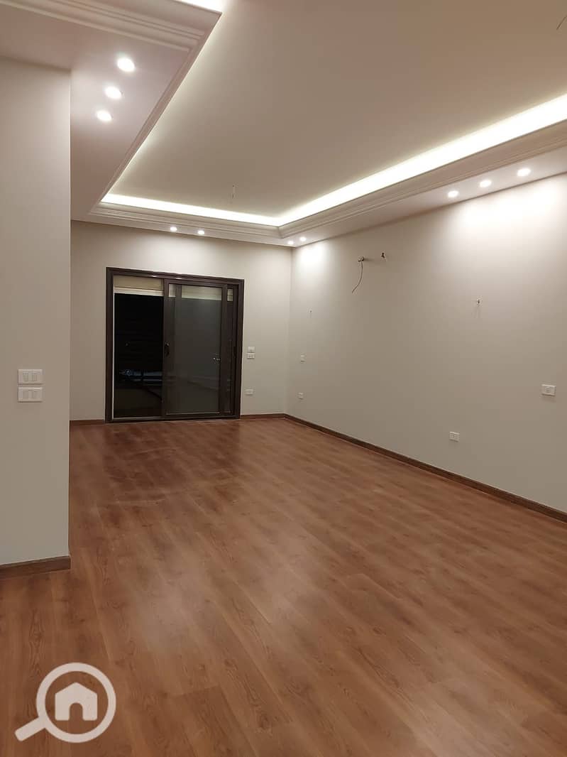 ground floor apartment for sale in green 5 compound 6th october cash ultra super lux - Pogled 4
