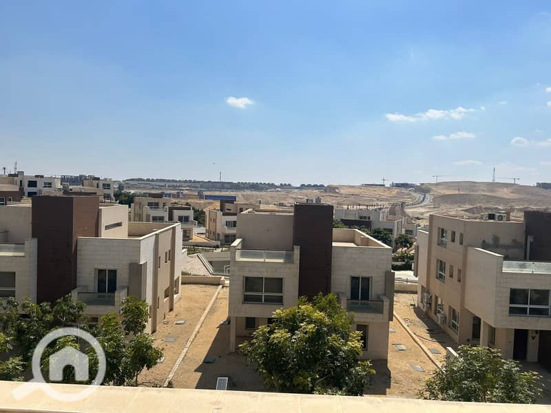 townhouse middle spacious area at a penthouse price in soleya compound cash - View 2