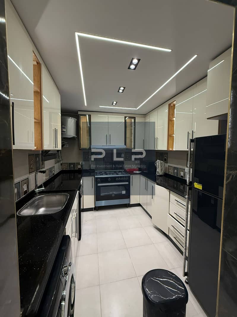 Fully furnished apartment with ultra-super-lux finishes, ready for immediate occupancy, available at the lowest rental price in Azad Compound. - Więcej