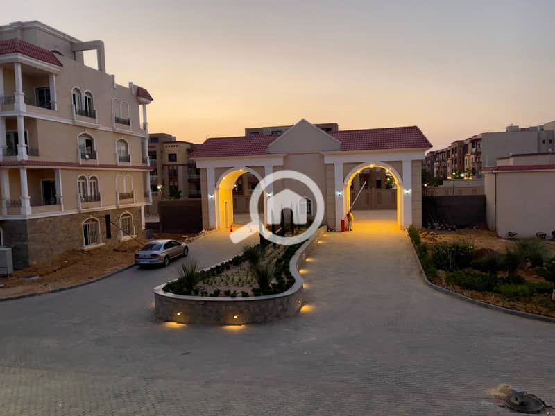 Ready-to-Move Duplex with Garden for Sale in Abha Compound – October – pohled 2