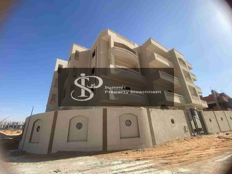 Apartment for sale in the Spanish neighborhood, Block 4, 180 square meters, second floor, semi-finished, El Ashir Min Ramadan. - Widok 5