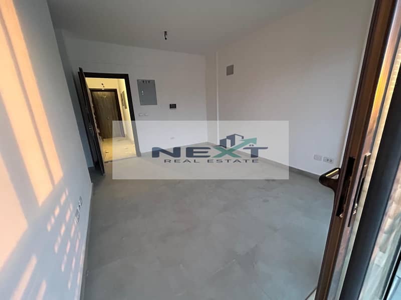 For rent in the most prestigious and desirable phase of Madinaty, a 78 sq m apartment in B8, brand new, with high-end finishing, overlooking a side st – pohled 2