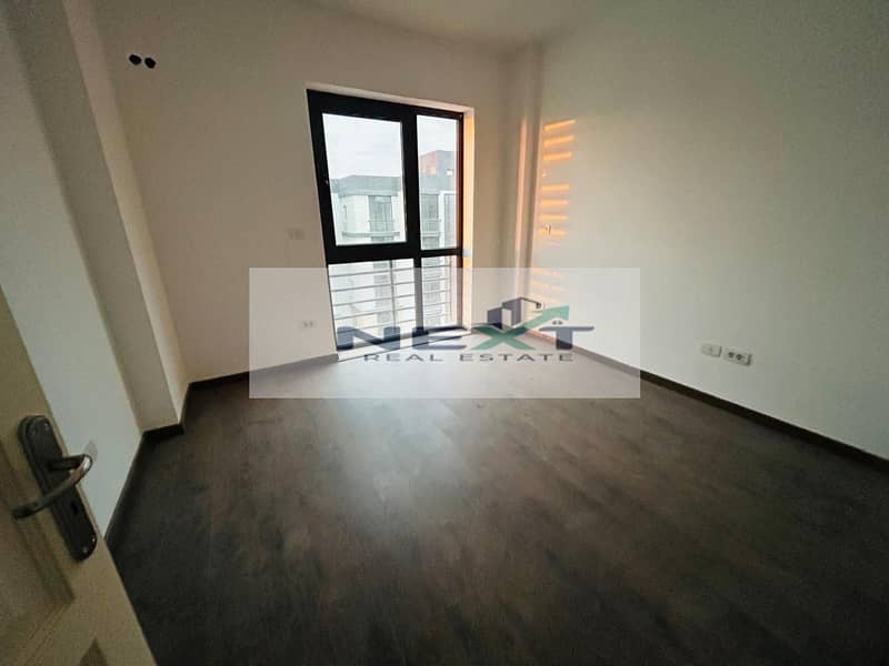 For rent in the most prestigious and desirable phase of Madinaty, a 78 sq m apartment in B8, brand new, with high-end finishing, overlooking a side st – pohled 4