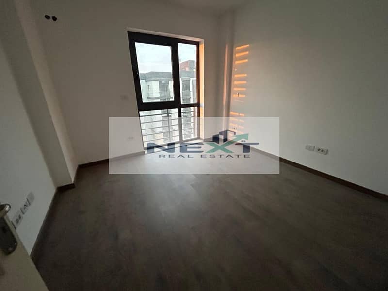 For rent in the most prestigious and desirable phase of Madinaty, a 78 sq m apartment in B8, brand new, with high-end finishing, overlooking a side st – pohled 5