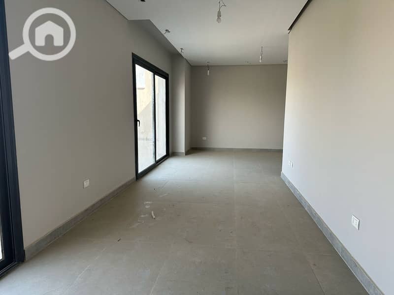 Twin Villa for Sale Behind Royal City in Village West, Prime Sheikh Zayed – pohled 5