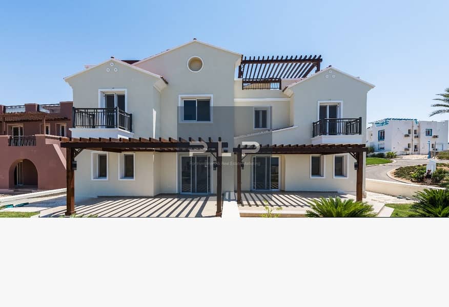 Twin house, ultra-super-lux finishing, fully furnished and air-conditioned, with a prime location in Mountain View Ras El Hekma, offering a stunning v - Widok 4