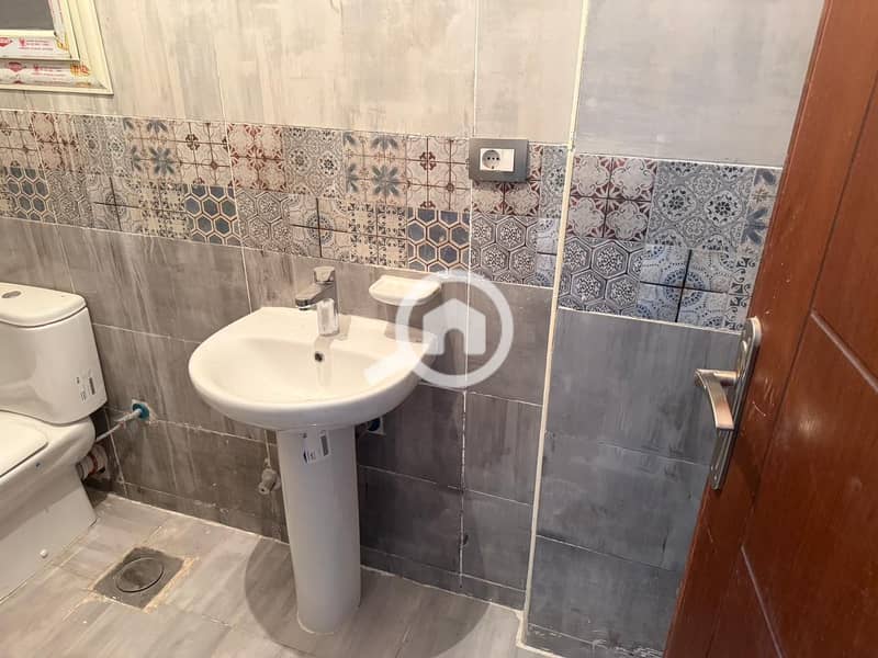 Apartment for Sale in Visal Compound – Excellent Opportunity for Living or Investment A spacious 160 sqm apartment located on the 4th floor in Visal C - Aanzicht 4