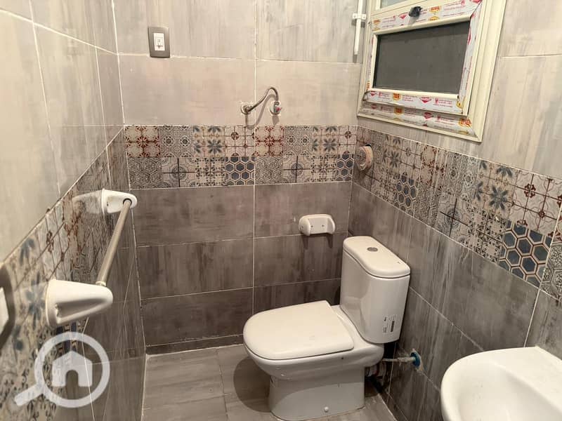Apartment for Sale in Visal Compound – Excellent Opportunity for Living or Investment A spacious 160 sqm apartment located on the 4th floor in Visal C - Meer