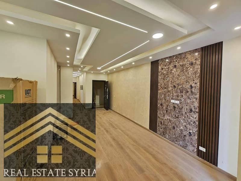 Apartment for rent in the villas, the third district east - steps from the Suez Road and all services. Apartment details: Area: 180 meters, 3 bedrooms, spacious reception, 3 pieces, 2 bathrooms, second floor. Features: Ultra super lux finishing, electricity meter, internet, all air conditioning extensions ready, ready apartment. - Ansicht 2