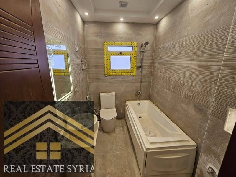 Apartment for rent in the villas, the third district east - steps from the Suez Road and all services. Apartment details: Area: 180 meters, 3 bedrooms, spacious reception, 3 pieces, 2 bathrooms, second floor. Features: Ultra super lux finishing, electricity meter, internet, all air conditioning extensions ready, ready apartment. - Ansicht 4