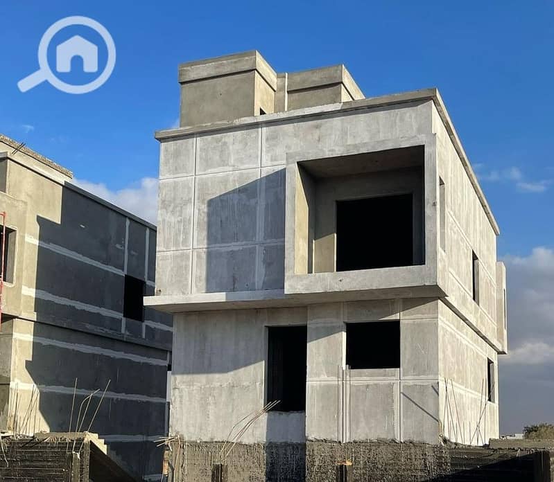 Stand alone villa for sale, ready to move, in Sheikh Zayed, in front of Beverly Hills - Mehr