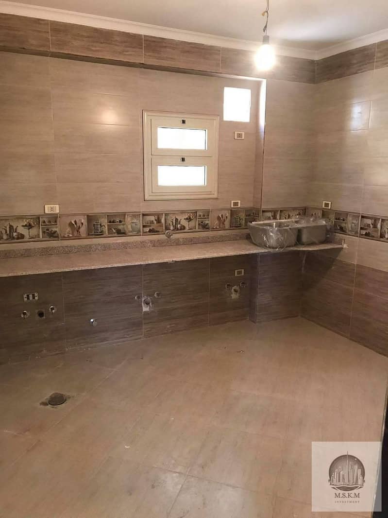 Apartment for rent in Al Yasmin 2, near Sadat Axis, with an area of 250 meters, 3 bedrooms + 2 bathrooms + 5-piece reception - Mehr