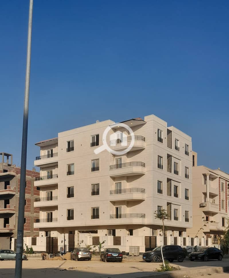 Apartment for sale El Andalus 1 Fifth Settlement prime location 4th floor elevator 190 sqm near South 90th street and Monorail in Fifth Settlement - Mehr