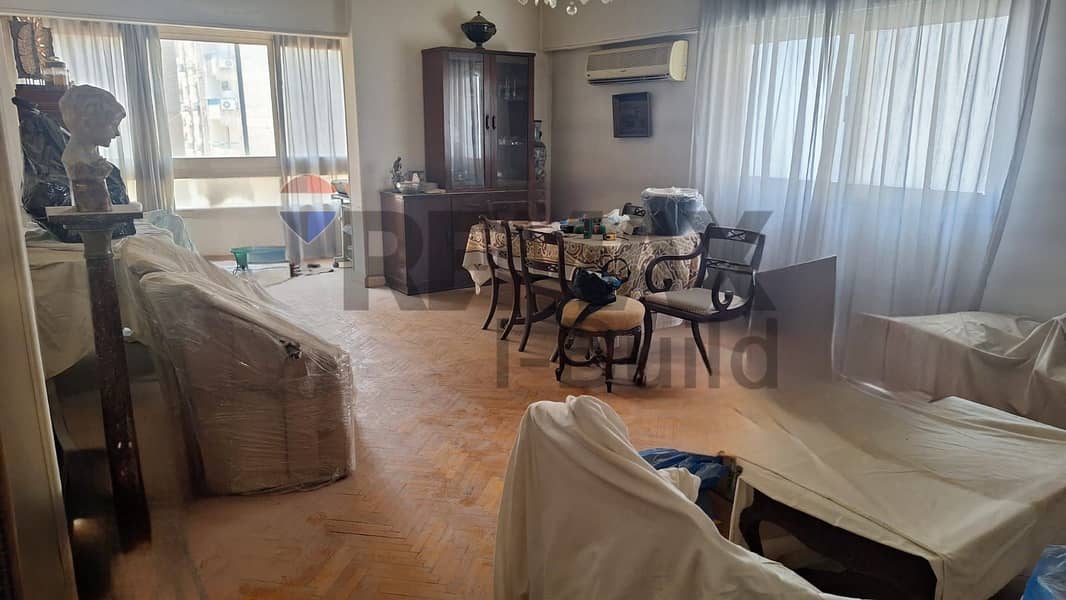 Apartment for sale in Nasr City, 100 meters in the ninth district, Abdel Aziz Eisa street, very close to Al-Manhal Mustafa School and Al-Nahas. 5th floor, first owner, 2 bedrooms, bathroom, kitchen, reception. Selling with furniture and appliances. The price is 2,750,000. - Więcej