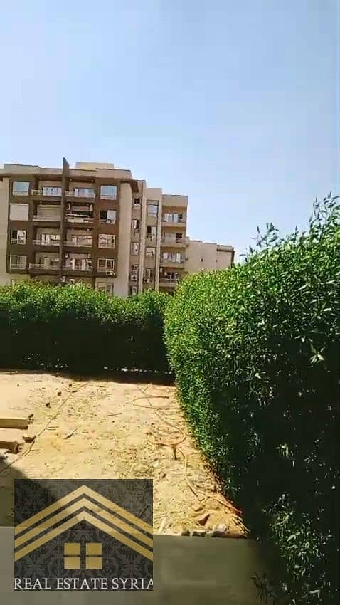 Apartment for rent in the villas, the third district east - steps from the Suez Road and all services. Apartment details: Area: 180 meters, 3 bedrooms, spacious reception, 3 pieces, 2 bathrooms, second floor. Features: Ultra super lux finishing, electricity meter, internet, all air conditioning extensions ready, ready apartment. - Mehr