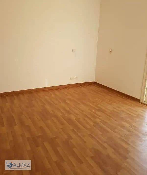 A prime, unfurnished villa for rent in Al Rehab, Group 25, measuring 262 square meters. Located near major roads and services. - Ansicht 3