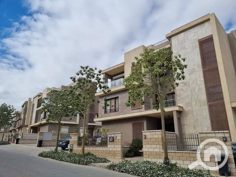 A finished apartment of 183 meters - double height with a direct view of the Pyramids in front of New Giza University - Widok 2