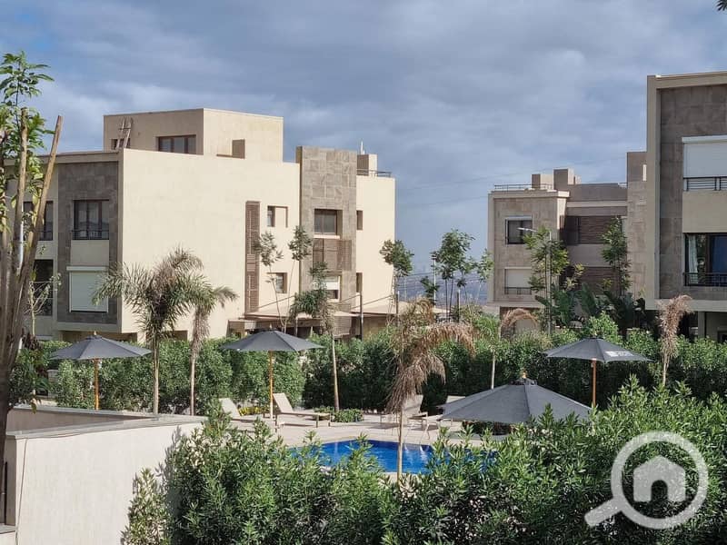 A finished apartment of 183 meters - double height with a direct view of the Pyramids in front of New Giza University - Więcej