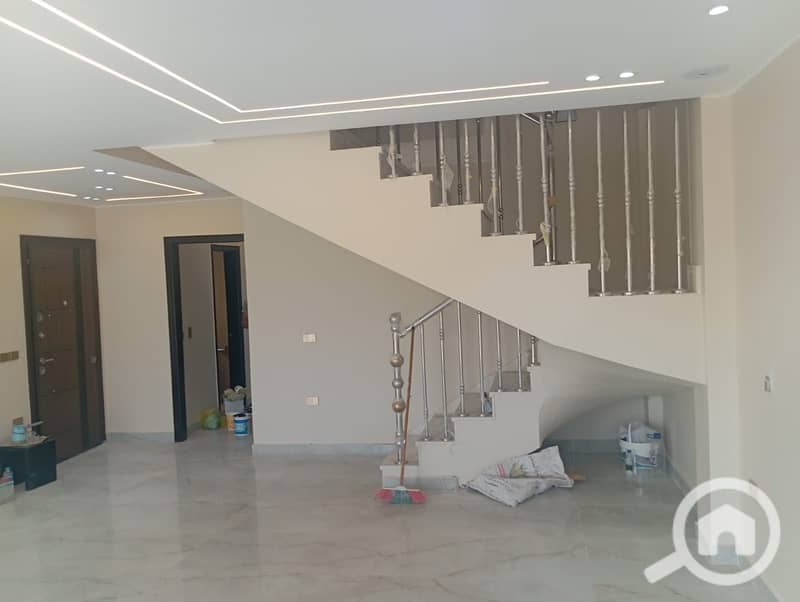 High-End Penthouse for Rent in Stone Residence Compound - Widok 2