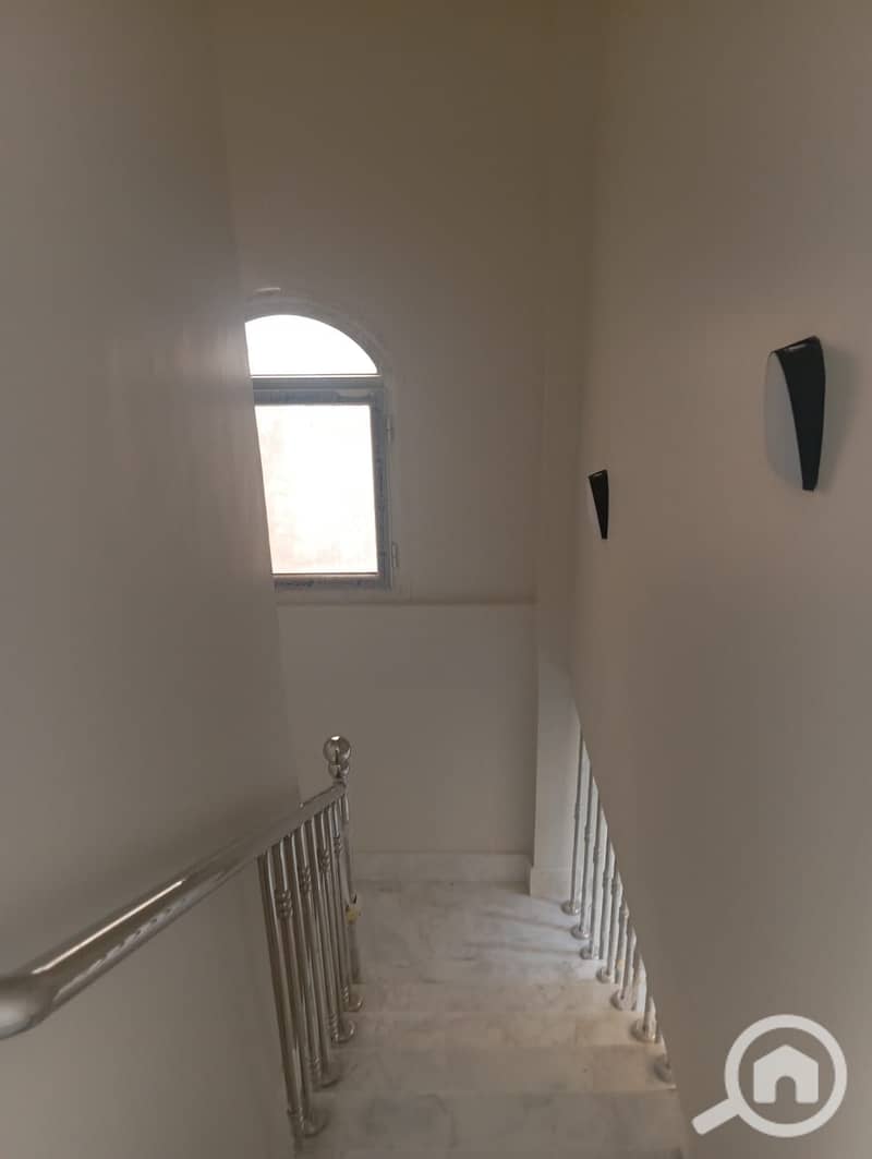 High-End Penthouse for Rent in Stone Residence Compound - Więcej
